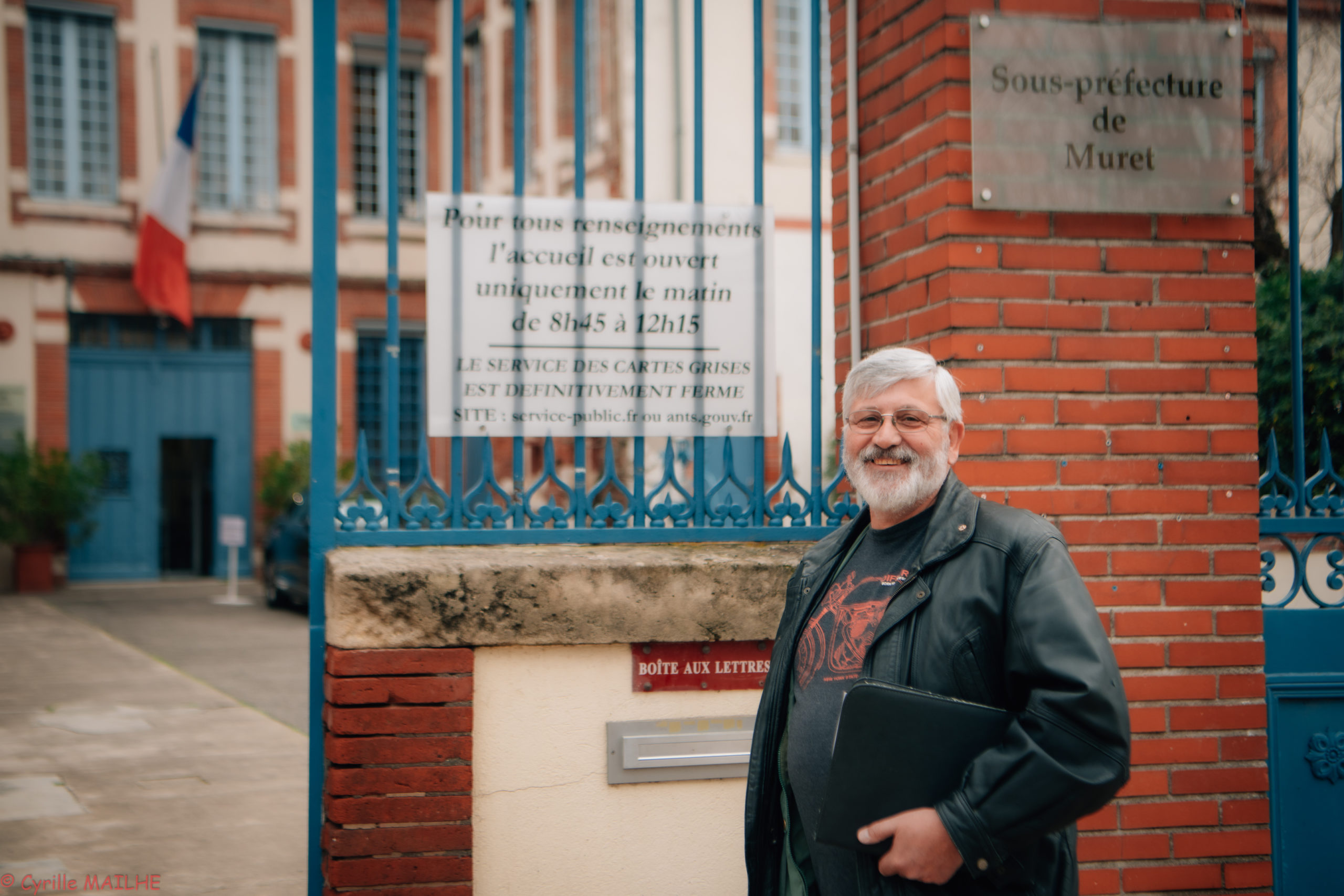 Jacky Tondeux devant la sous-préfecture de Muret